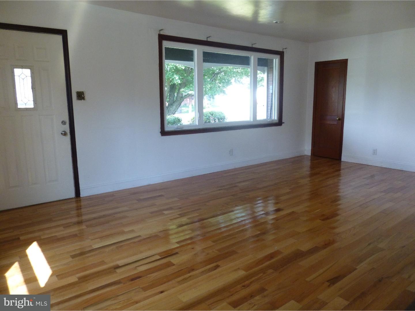 653 West County Line Road Hatboro, PA 19040 - Photo 3 of 18 Living Room
