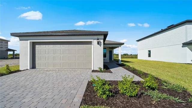 $284,990 | 270 Silent Lk Drive, Lehigh Acres, FL 33974