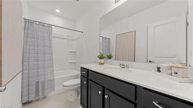 $284,990 | 270 Silent Lk Drive, Lehigh Acres, FL 33974