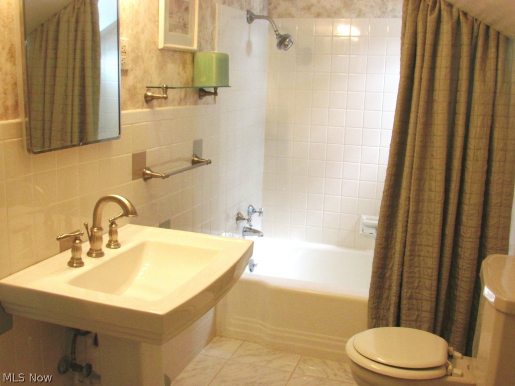 24414 Wimbledon Road Beachwood, OH 44122 - Photo 18 of 20