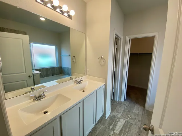 $2,200 | 9307 Avondale Park, Converse, TX 78109