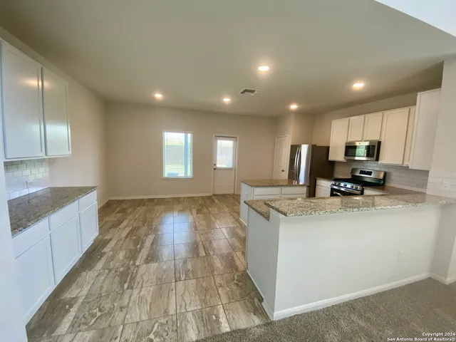 $2,200 | 9307 Avondale Park, Converse, TX 78109