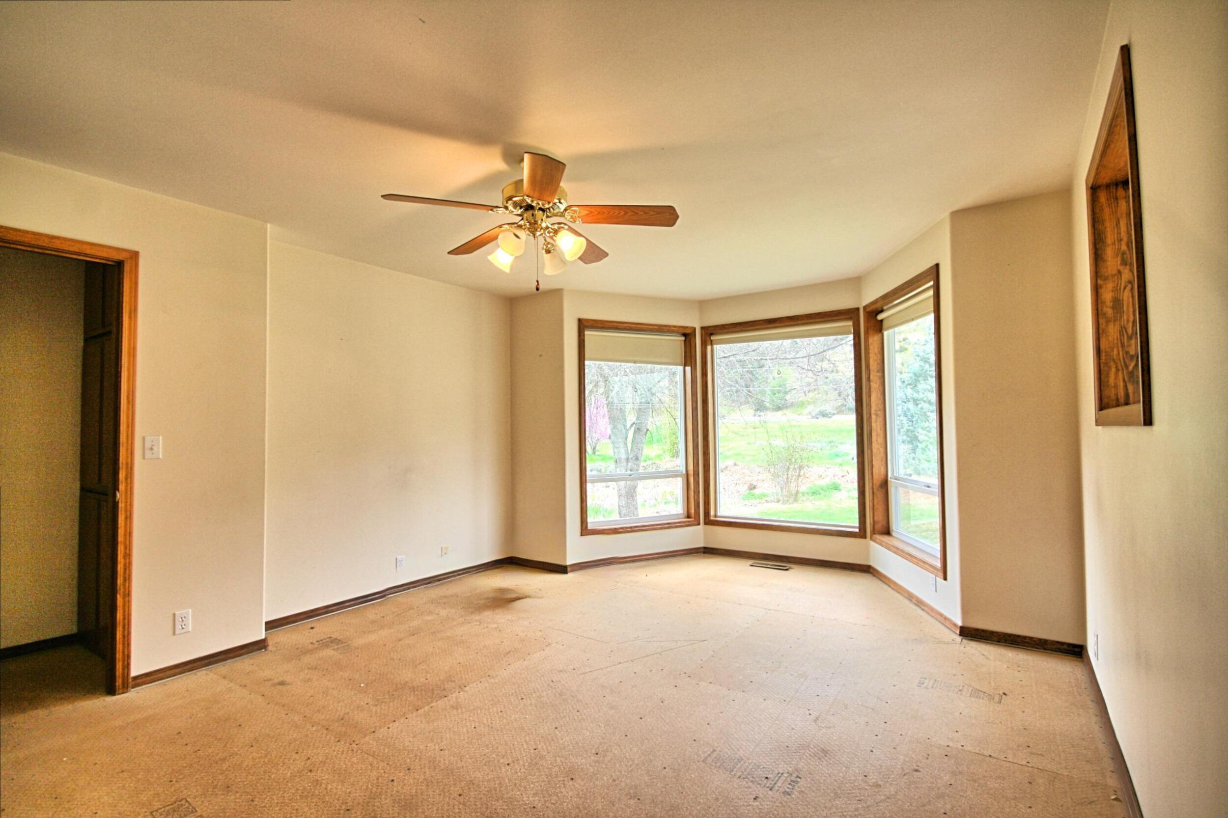 7255 Upper Applegate Road Jacksonville, OR 97530 - Photo 22 of 50 den or office