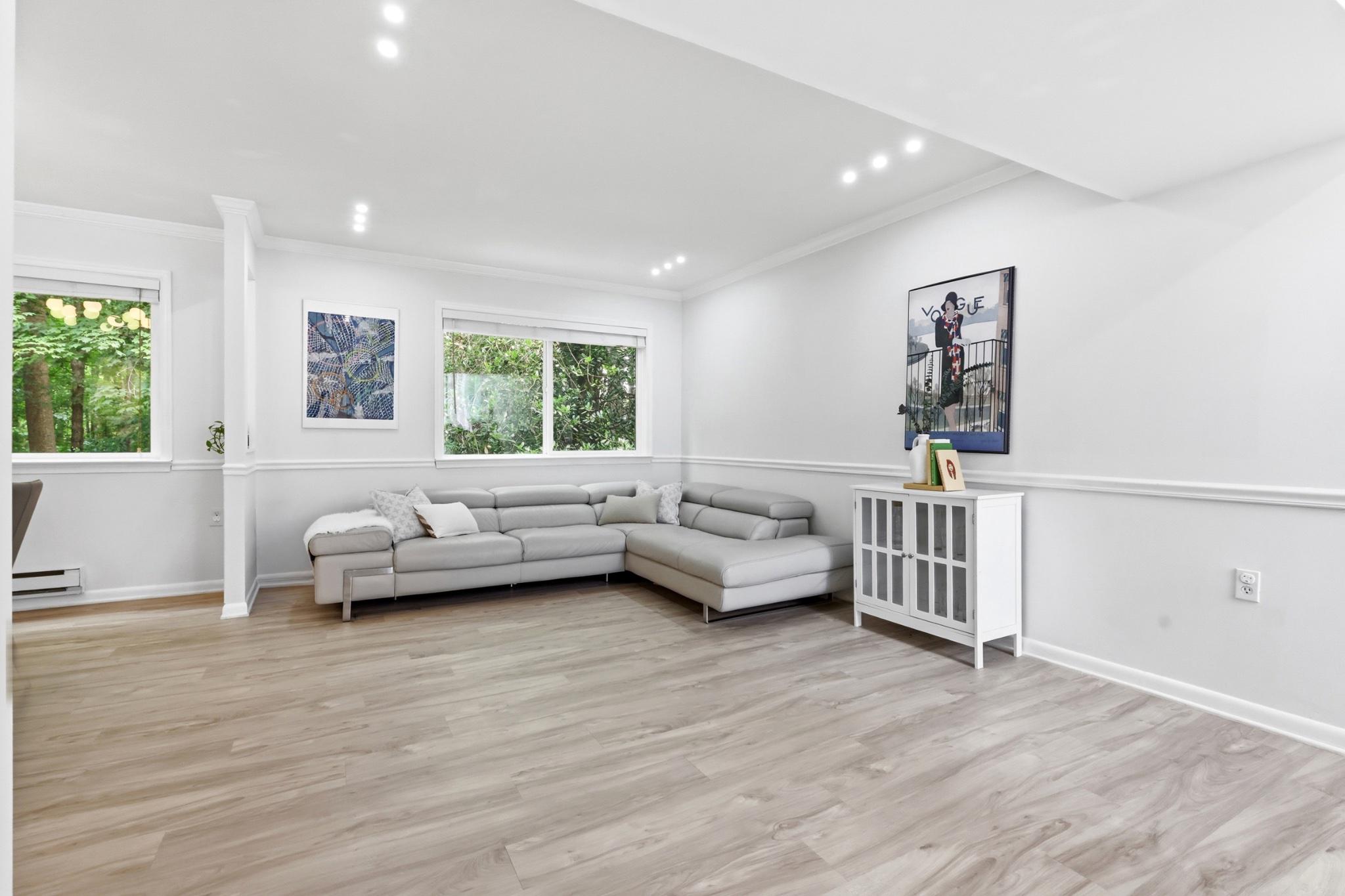 2260 Covent Gardens Court Reston, VA 20191 - Photo 7 of 42 Bright and airy living space
