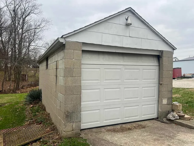 $145,000 | 206 Schnell Lane, Jasper, IN 47546