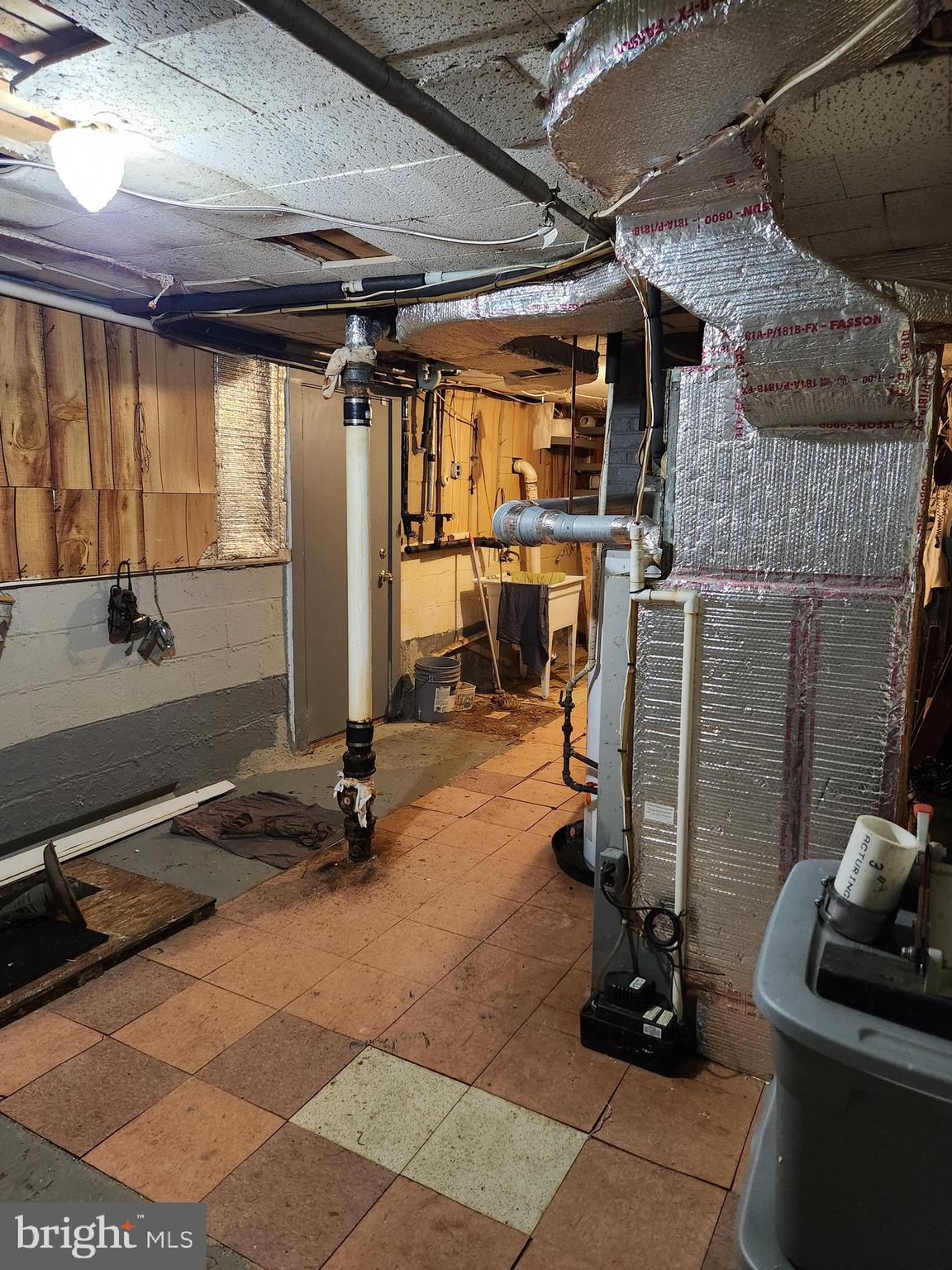 5023 Addison Road Capitol Heights, MD 20743 - Photo 12 of 17 a room with gym equipment
