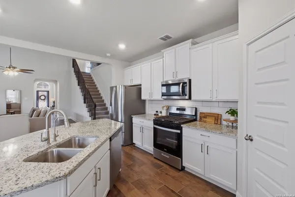 $2,350 | 8439 Knapp Rise, San Antonio, TX 78254