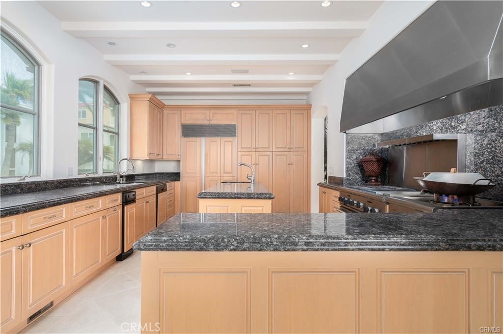 2420 The Strand Manhattan Beach, CA 90266 - Photo 15 of 61