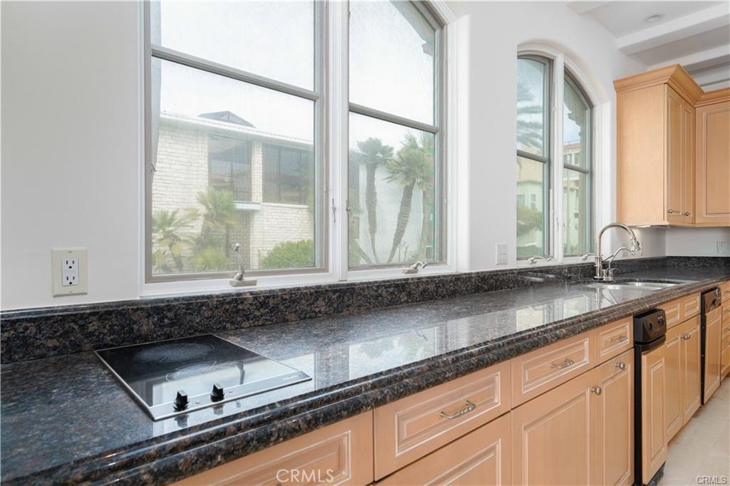 2420 The Strand Manhattan Beach, CA 90266 - Photo 16 of 61