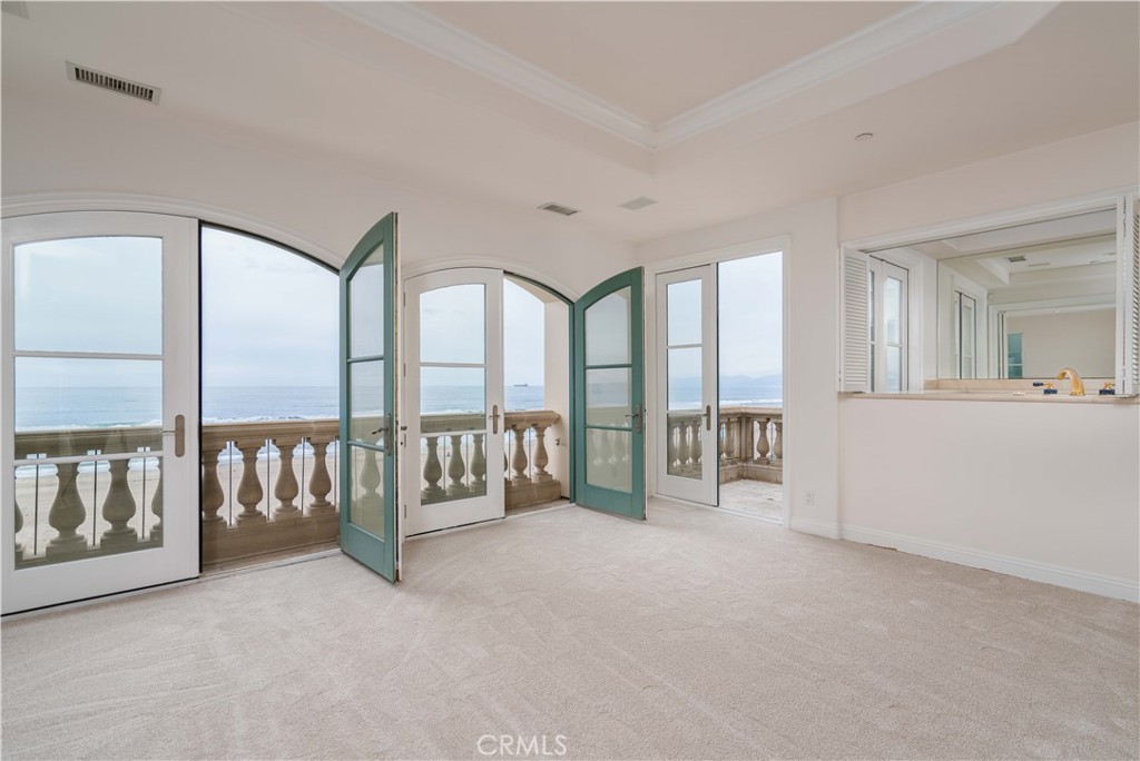 2420 The Strand Manhattan Beach, CA 90266 - Photo 17 of 42 an entryway with livingroom and furniture