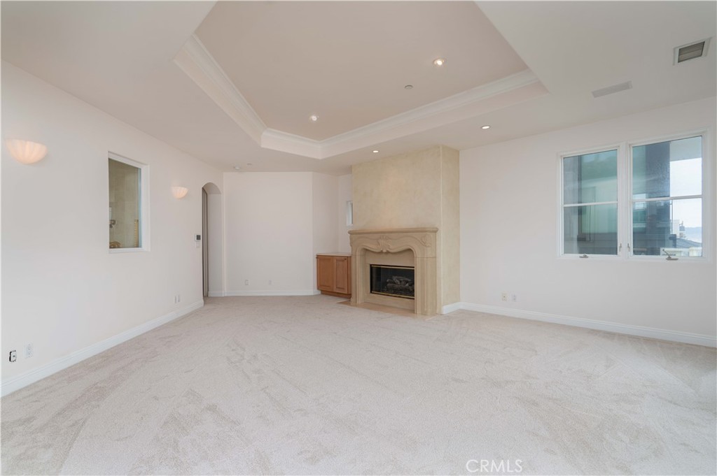 2420 The Strand Manhattan Beach, CA 90266 - Photo 21 of 42 an empty room with fireplace