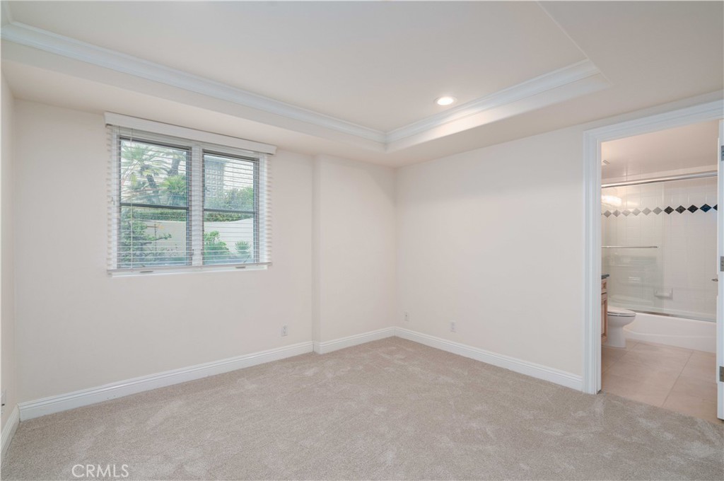 2420 The Strand Manhattan Beach, CA 90266 - Photo 29 of 42 an empty room with windows