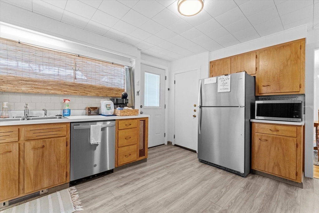 6 Davis Way Worcester, MA 01604 - Photo 6 of 39