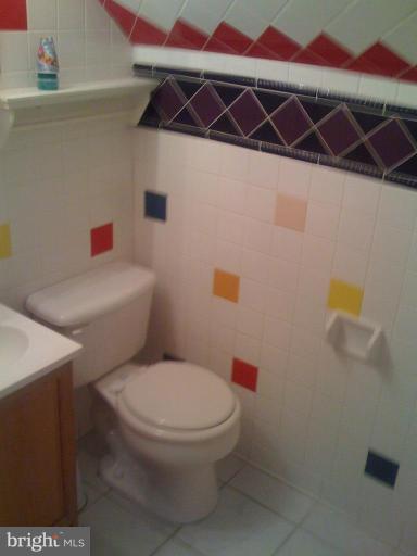 206 West Hilltop Road Brooklyn, MD 21225 - Photo 12 of 15 Upstairs powder room