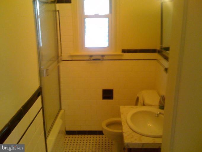 206 West Hilltop Road Brooklyn, MD 21225 - Photo 7 of 15 1st Floor bath