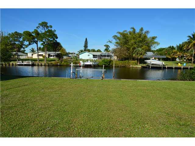824 Northwest Spruce Ridge Drive Stuart, FL 34994 - Photo 3 of 18 Gallery Image 3