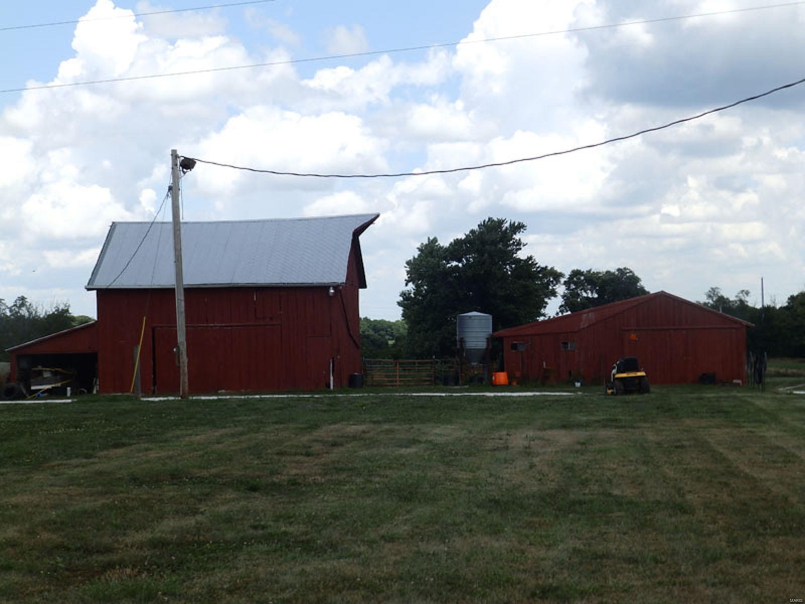34150 Perry Fishhook Road Baylis, IL 62314 - Photo 2 of 5