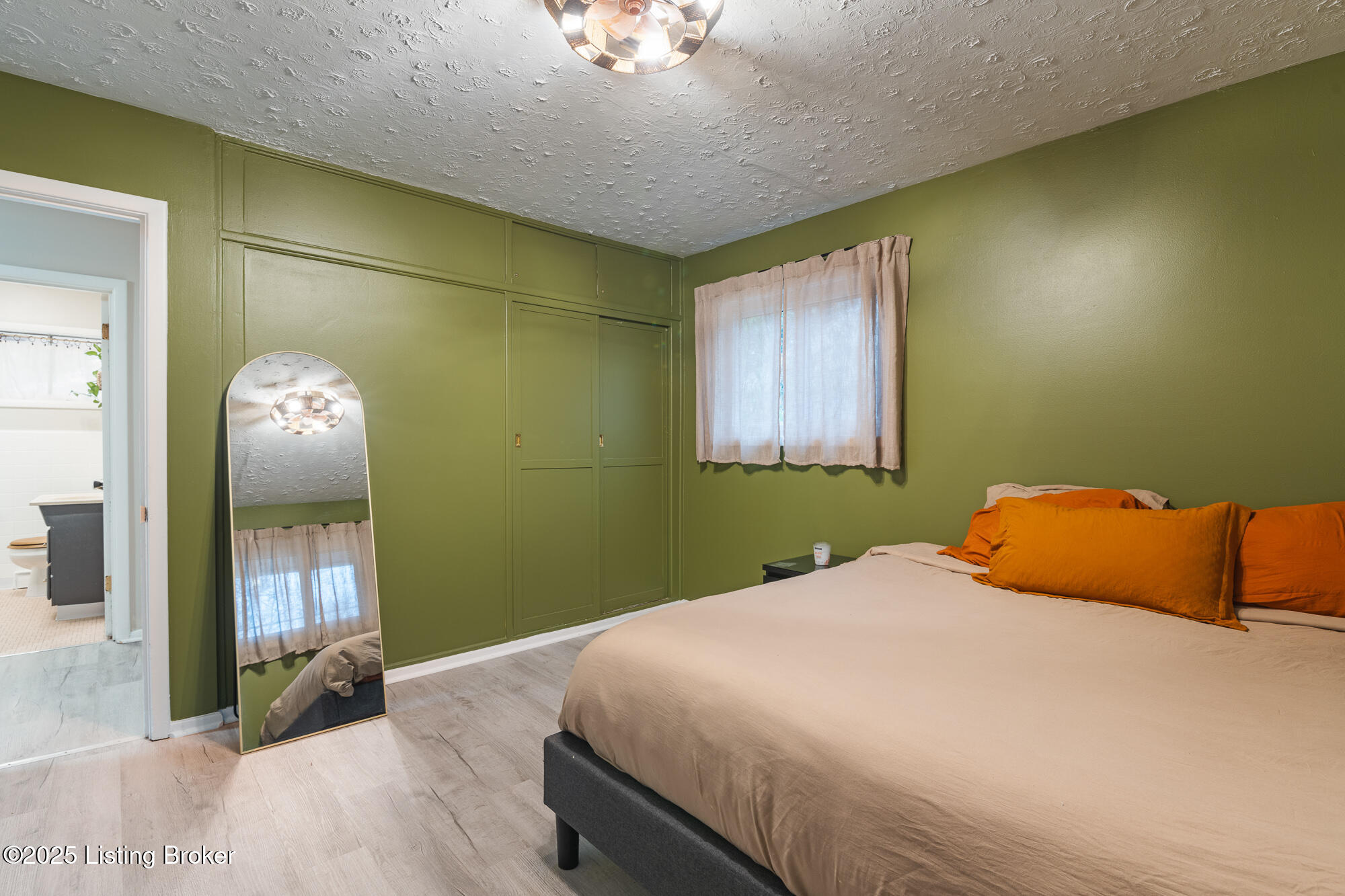 1915 Heaton Road Louisville, KY 40216 - Photo 23 of 36 1915 Heaton Rd_interiors-20