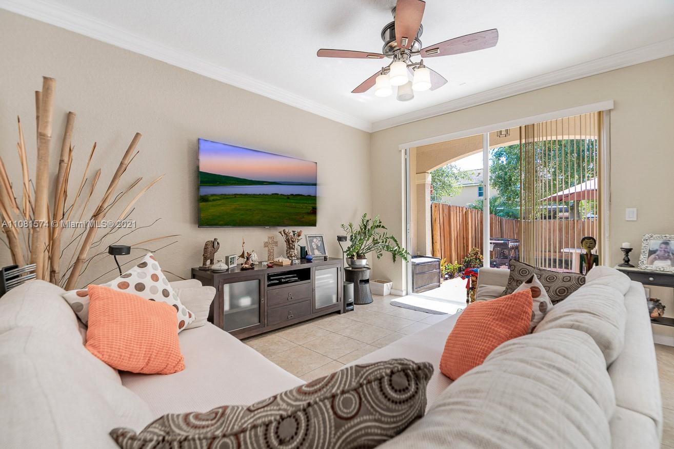 933 Southwest 153rd Path, Unit 933 Miami, FL 33194 - Photo 13 of 33 Gallery Image 13