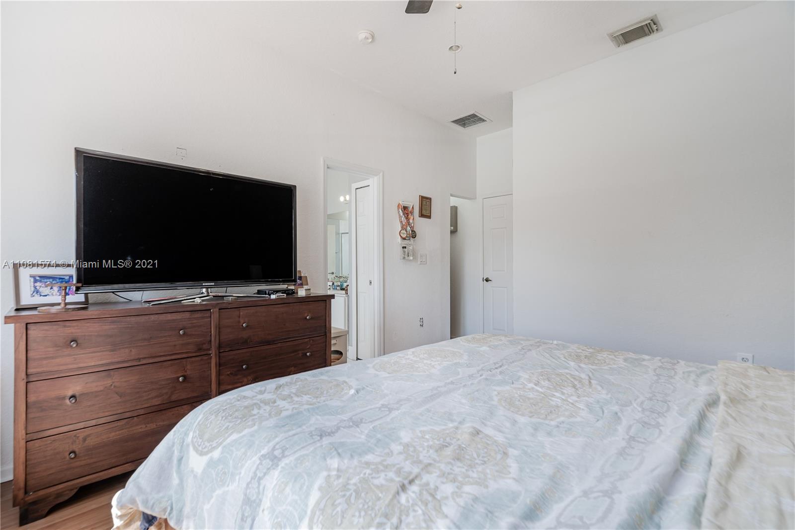 933 Southwest 153rd Path, Unit 933 Miami, FL 33194 - Photo 23 of 33 Gallery Image 23