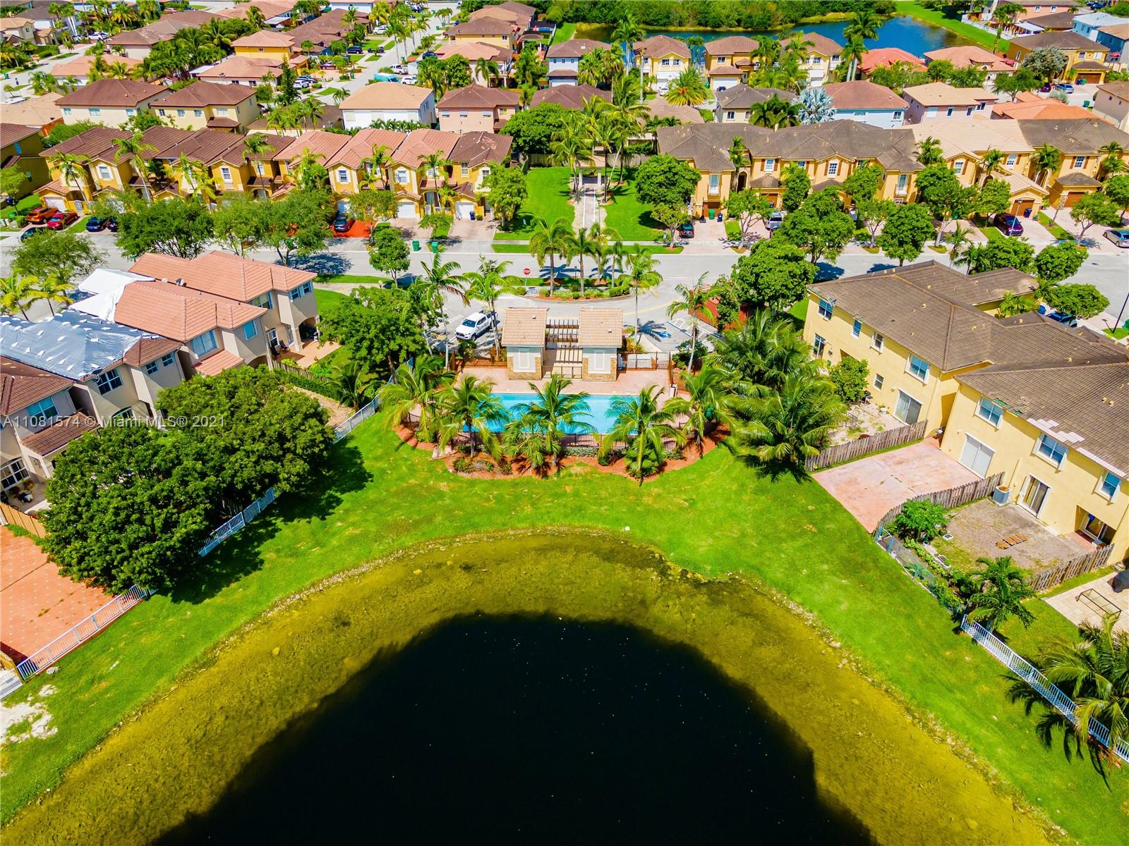 933 Southwest 153rd Path, Unit 933 Miami, FL 33194 - Photo 31 of 33 Gallery Image 31