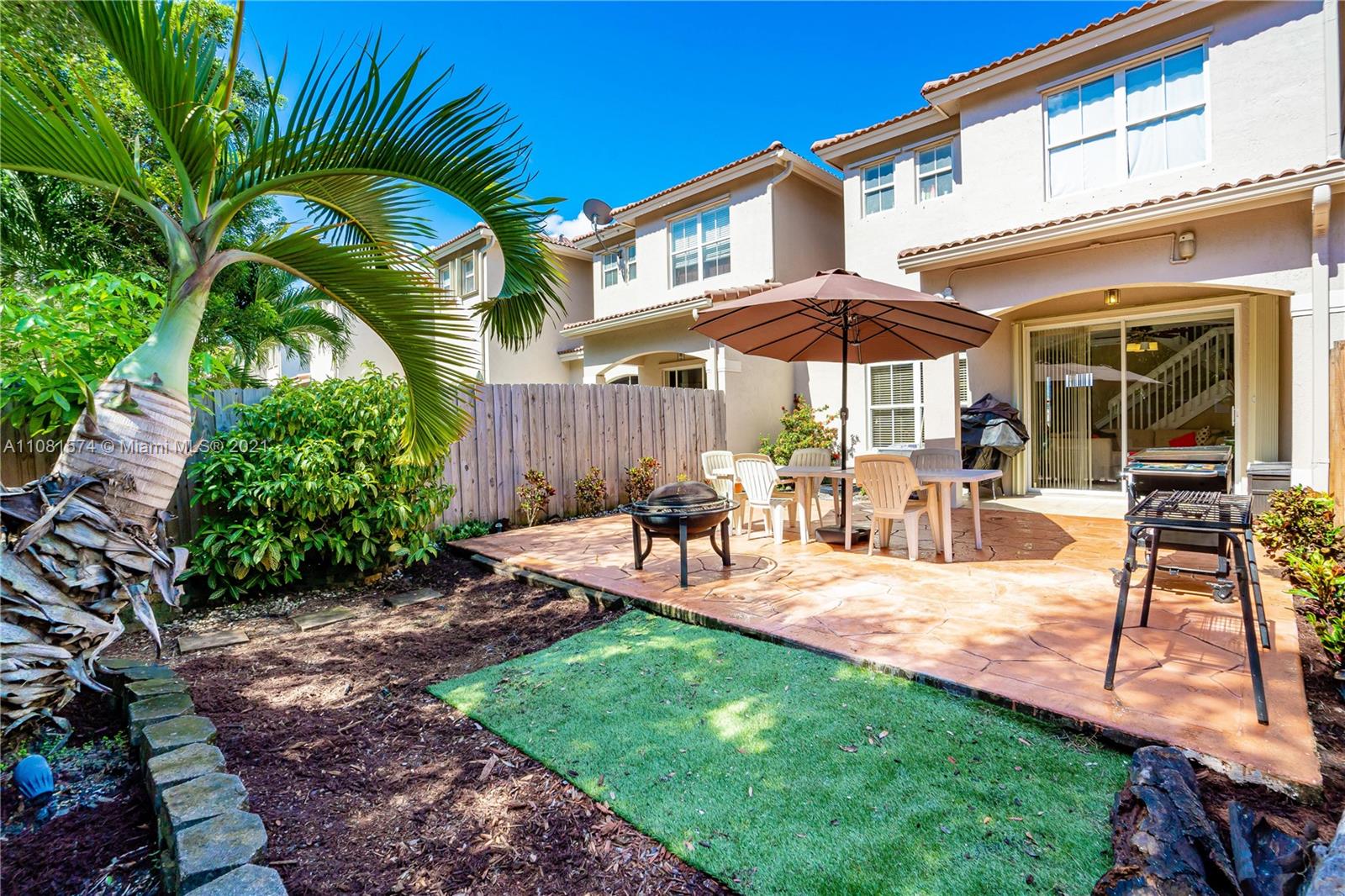 933 Southwest 153rd Path, Unit 933 Miami, FL 33194 - Photo 4 of 33 Gallery Image 4