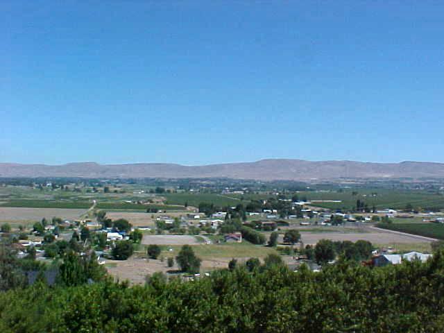 400 Alps Road Moxee, WA 98936 - Photo 4 of 9 a view of lake view and mountain view