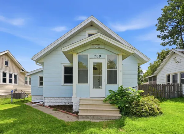$114,900 | 709 Magnolia Parkway, Waterloo, IA 50701