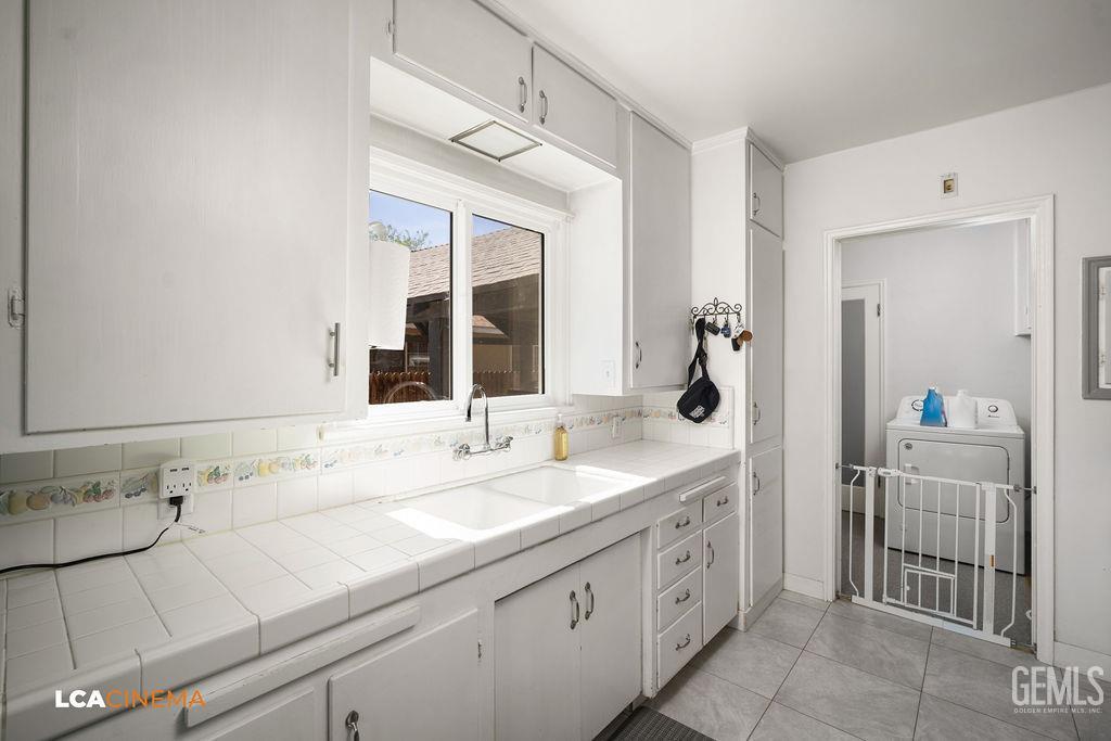 Undisclosed Address Shafter, CA 93263 - Photo 13 of 21 a spacious bathroom with a double vanity sink and a mirror