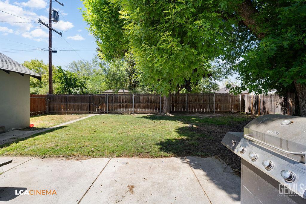 Undisclosed Address Shafter, CA 93263 - Photo 18 of 21 a view of a backyard with a garden