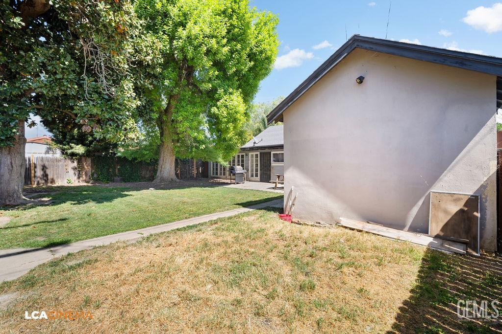 Undisclosed Address Shafter, CA 93263 - Photo 19 of 21 a view of a backyard with a large tree
