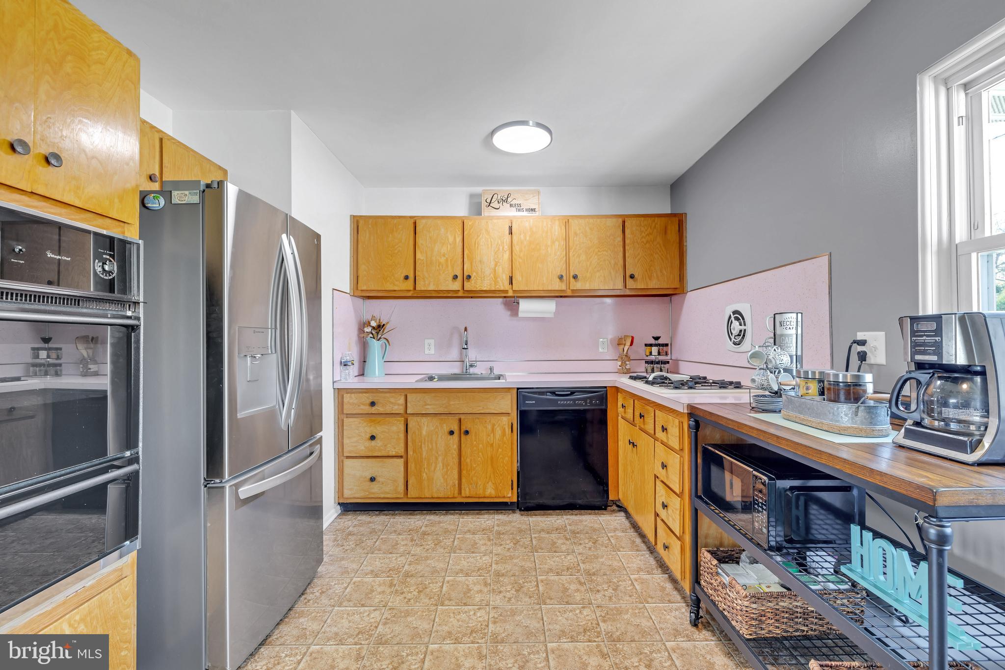 1813 Hampton Road Bethlehem, PA 18020 - Photo 11 of 26 Kitchen area
