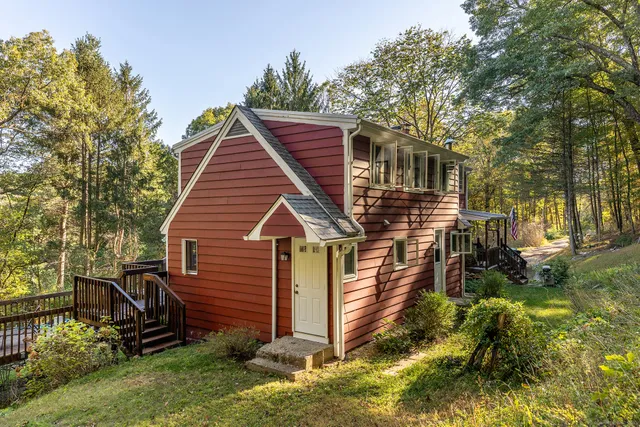 a view of a house with a yard