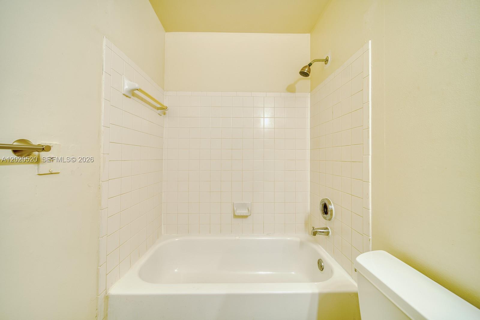 18326 Northwest 68th Avenue, Unit H Hialeah, FL 33015 - Photo 18 of 38