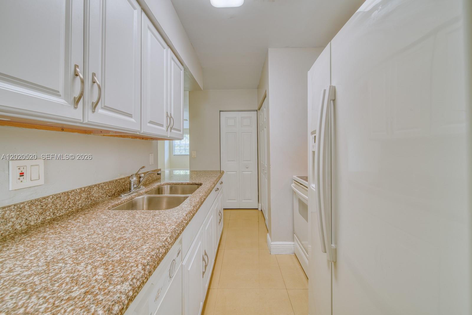 18326 Northwest 68th Avenue, Unit H Hialeah, FL 33015 - Photo 24 of 38