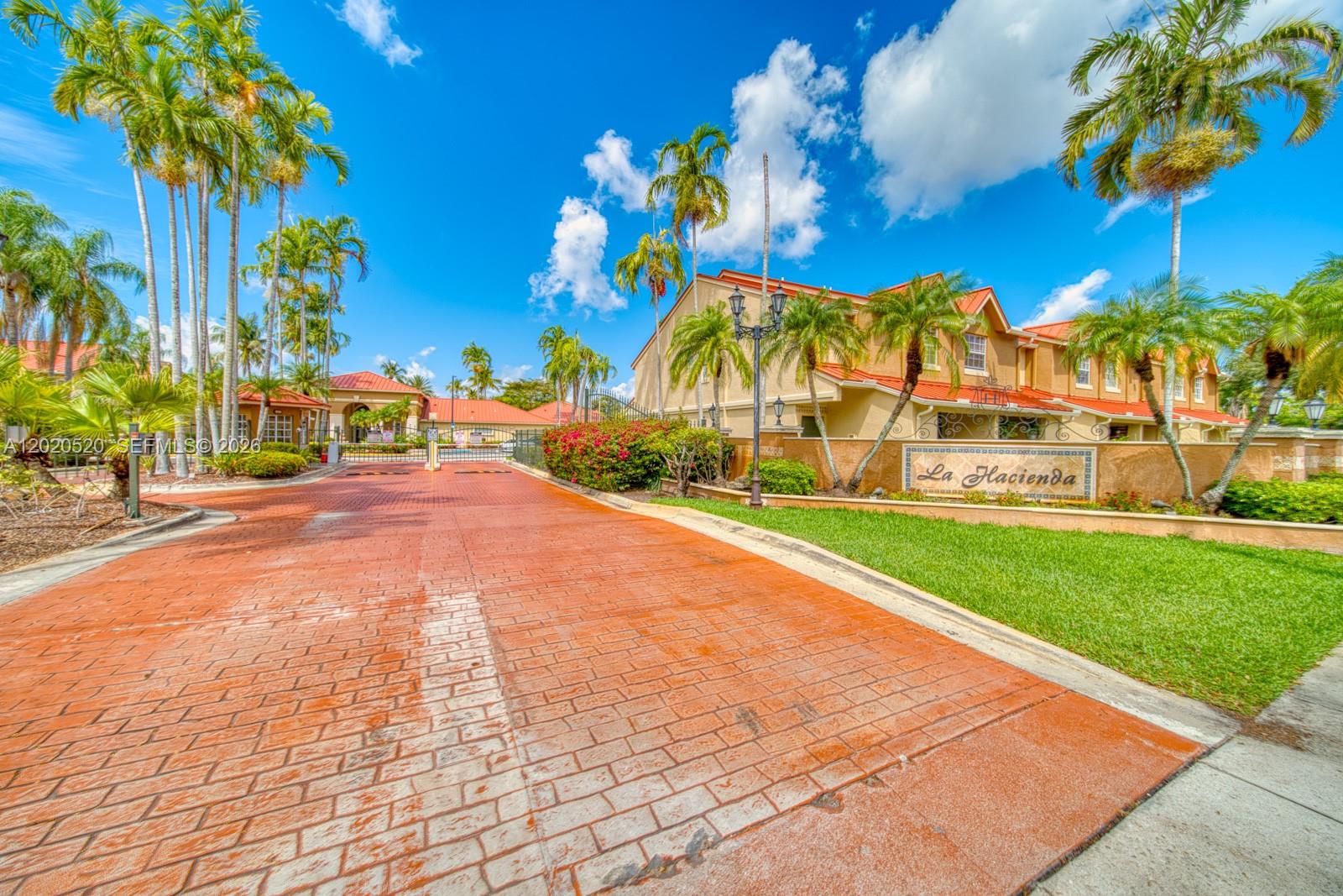 18326 Northwest 68th Avenue, Unit H Hialeah, FL 33015 - Photo 36 of 38