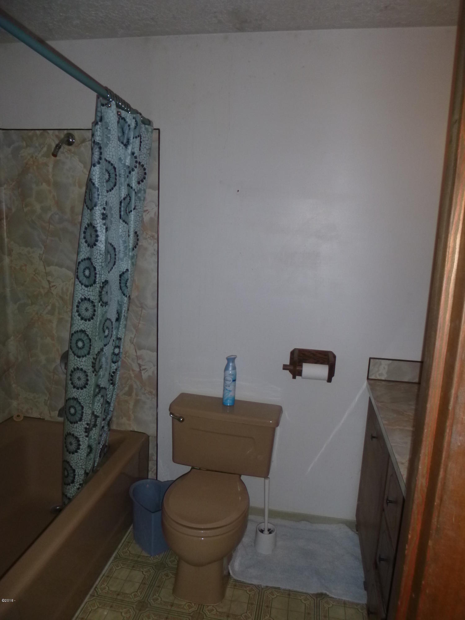 3023 Yasek Loop Toledo, OR 97391 - Photo 20 of 20 Bath