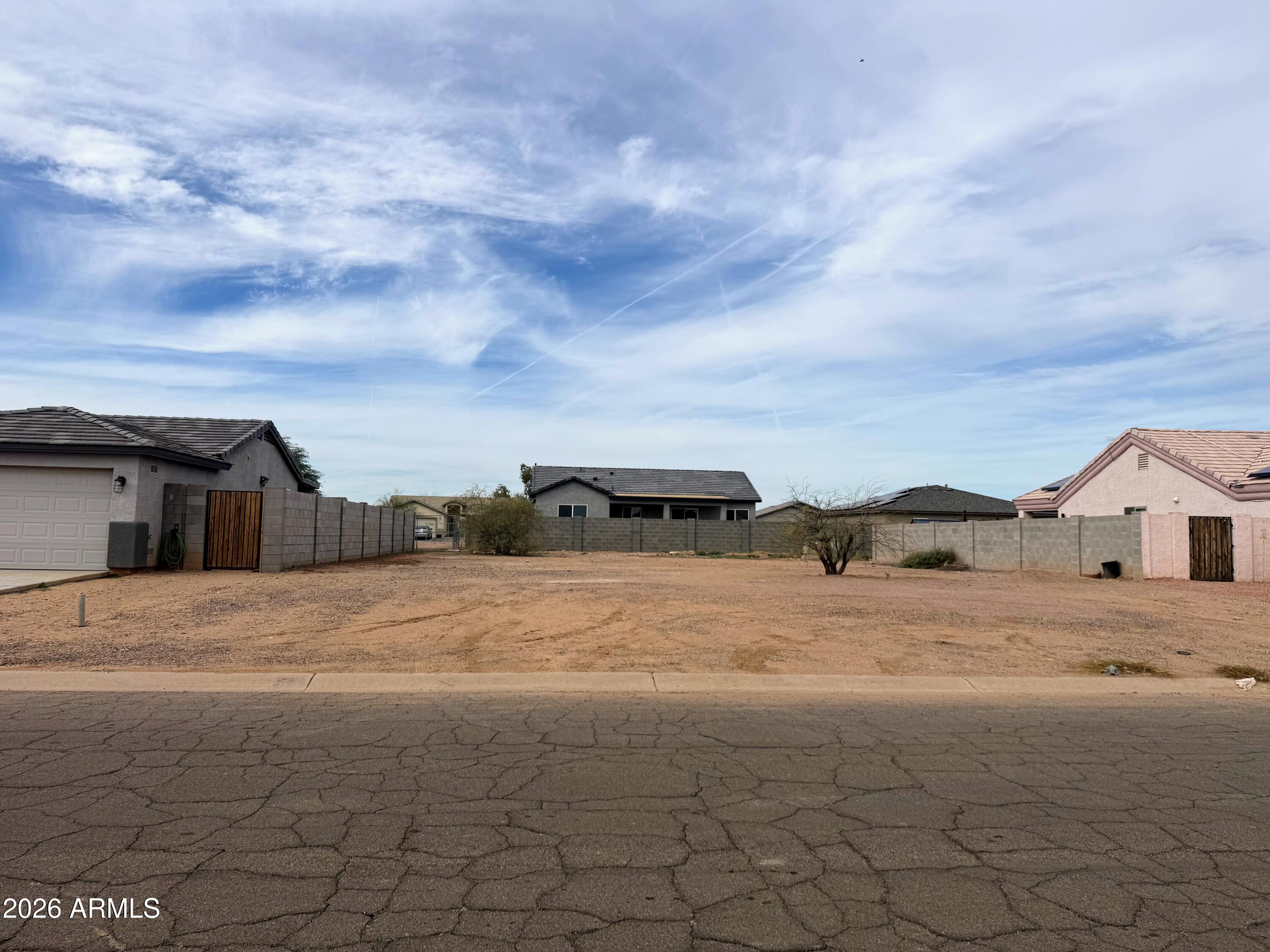 14932 South Redondo Road, Unit 5675 Arizona City, AZ 85123 - Photo 3 of 3 a view of ocean and a big yard