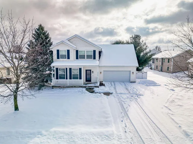 $469,500 | 2550 Willow View Drive, Jenison, MI 49428