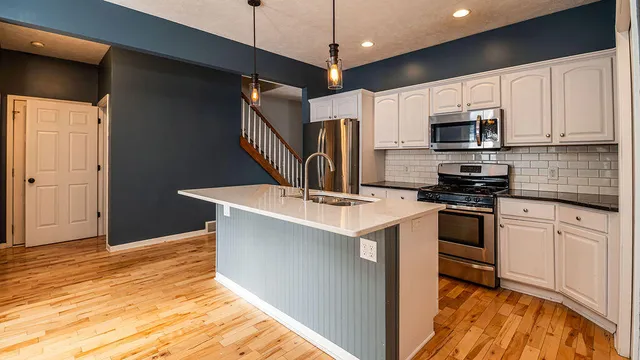 $469,500 | 2550 Willow View Drive, Jenison, MI 49428