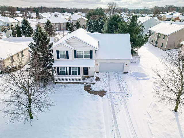 $469,500 | 2550 Willow View Drive, Jenison, MI 49428