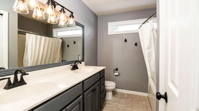 $469,500 | 2550 Willow View Drive, Jenison, MI 49428