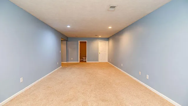 $469,500 | 2550 Willow View Drive, Jenison, MI 49428