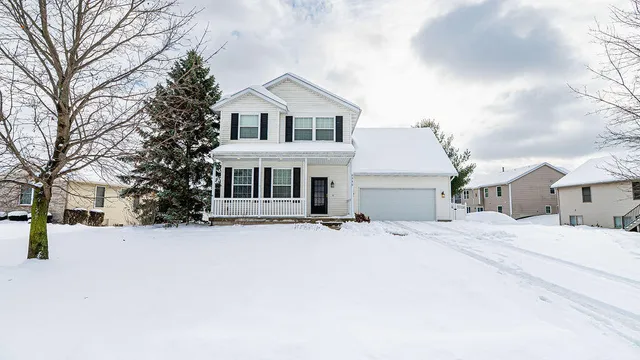 $469,500 | 2550 Willow View Drive, Jenison, MI 49428