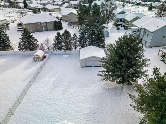 $469,500 | 2550 Willow View Drive, Jenison, MI 49428