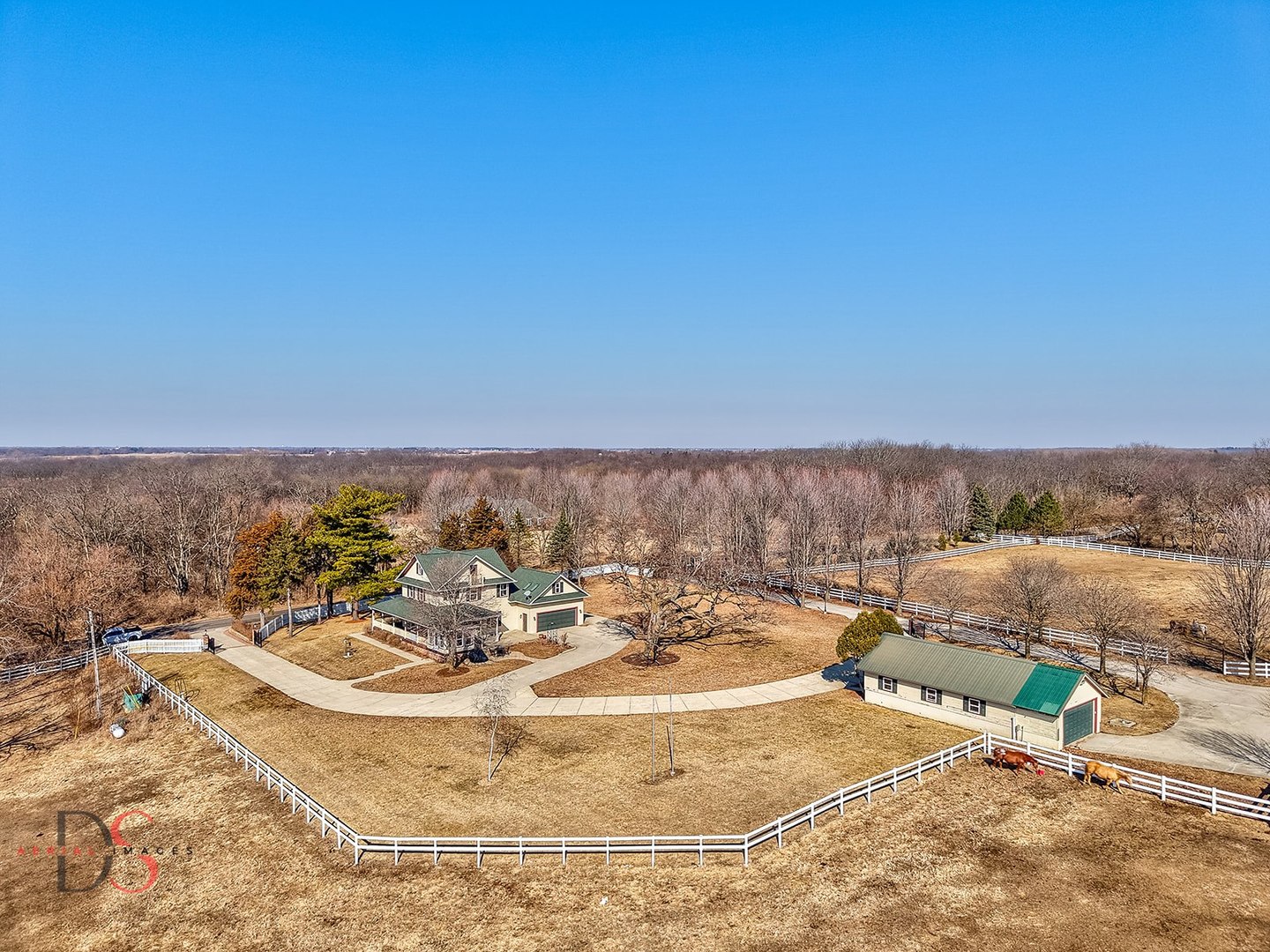10978 A Crimmin Road Newark, IL 60541 - Photo 1 of 24 a view of a terrace with a yard