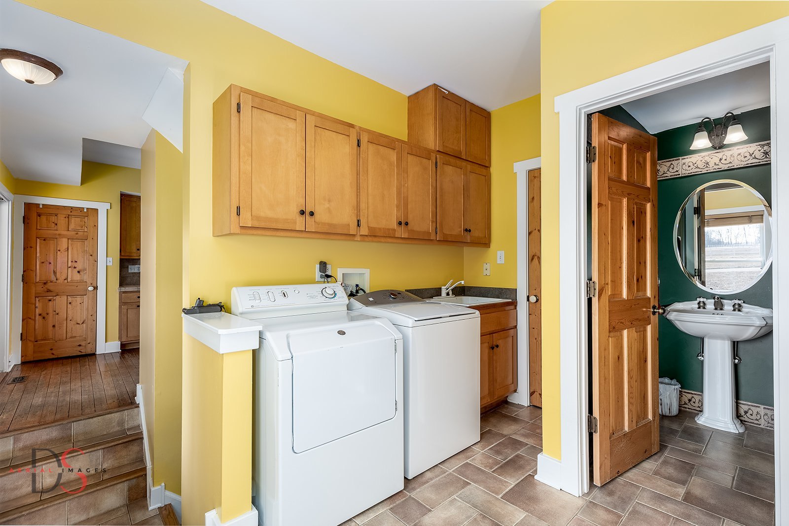 10978 A Crimmin Road Newark, IL 60541 - Photo 12 of 24 a view of a hallway with washer and dryer