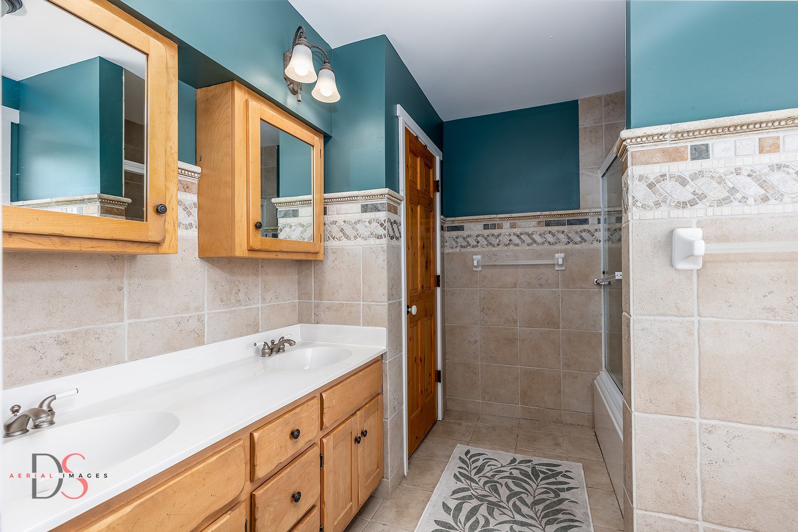 10978 A Crimmin Road Newark, IL 60541 - Photo 16 of 24 a bathroom with a tub sink and mirror