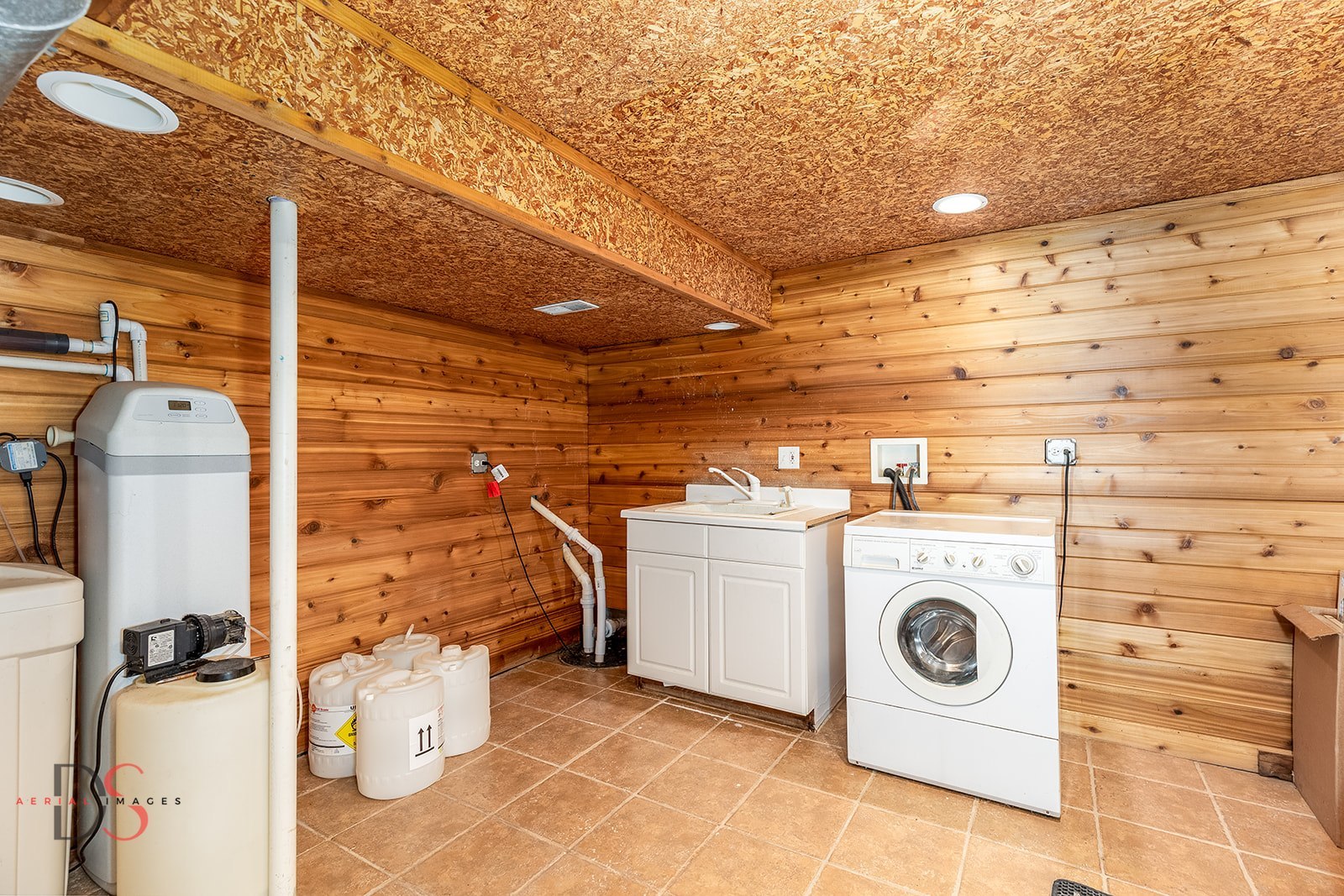 10978 A Crimmin Road Newark, IL 60541 - Photo 23 of 24 a utility room with dryer and washer