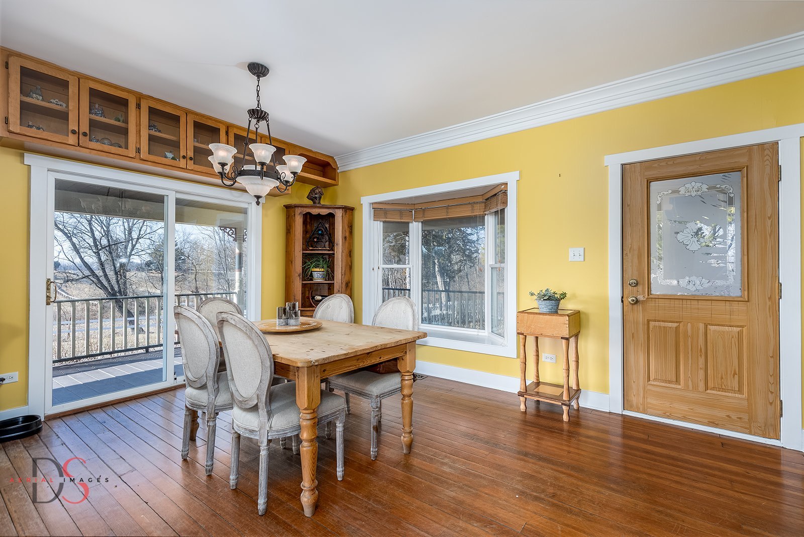 10978 A Crimmin Road Newark, IL 60541 - Photo 8 of 24 a dining room with wooden floor a chandelier a glass table and chairs